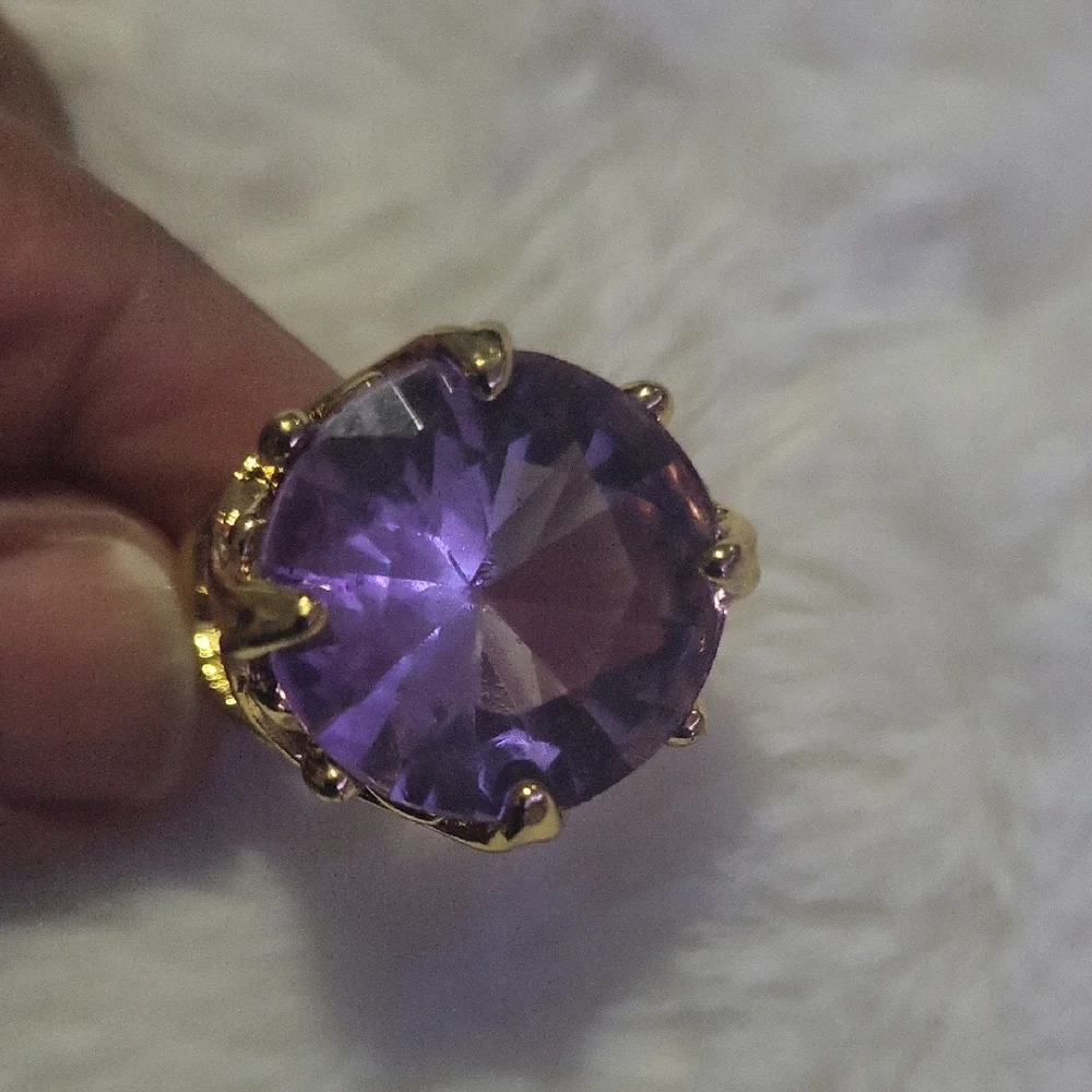 Elegant Gold and Purple Ring - Picture 4 of 7